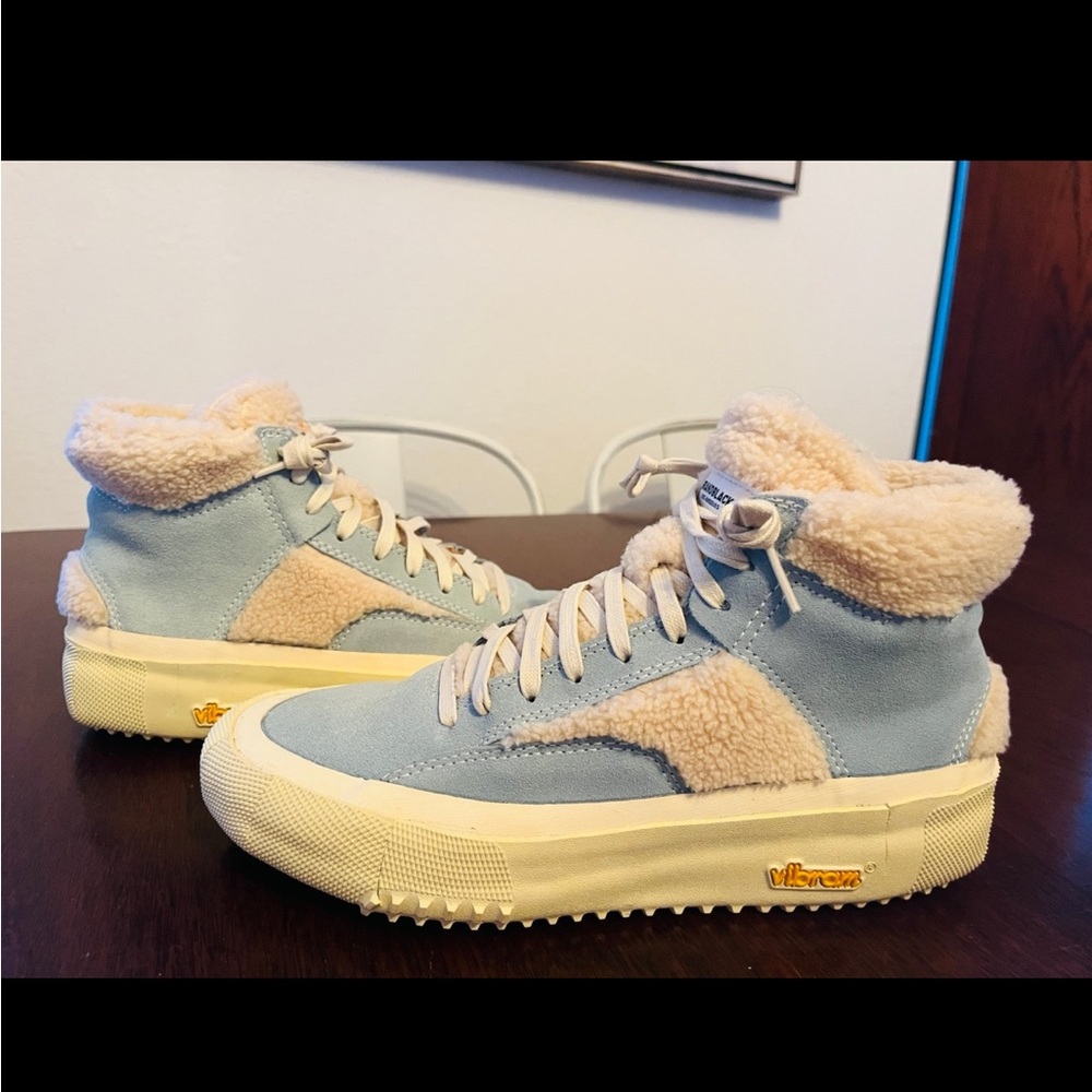 BRANDBLACK Capo Faux Shearing sneakers • Size 9.5 Women’s